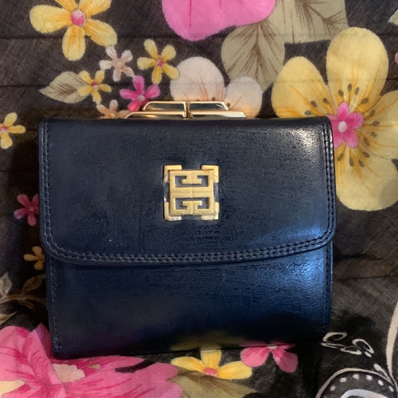 Givency Wallet - Picture 10 of 13